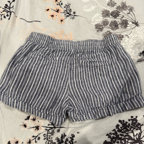 Old Navy shorts size small - Picture 2 of 5